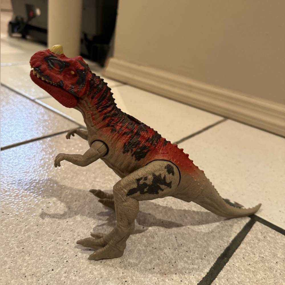 Jurassic World Ceratosaurus Camp Cretaceous Dino Escape Roar Attack Figure